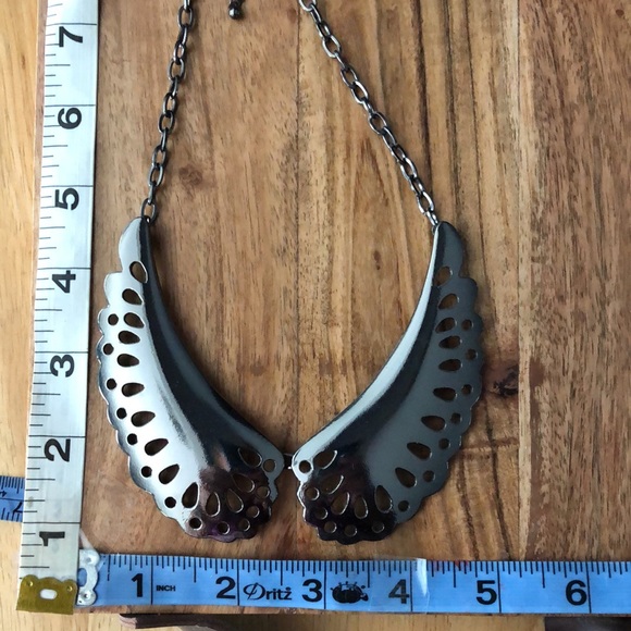 3/$25 Gun Metal Peter Pan Collar Statement Necklace - Picture 1 of 5